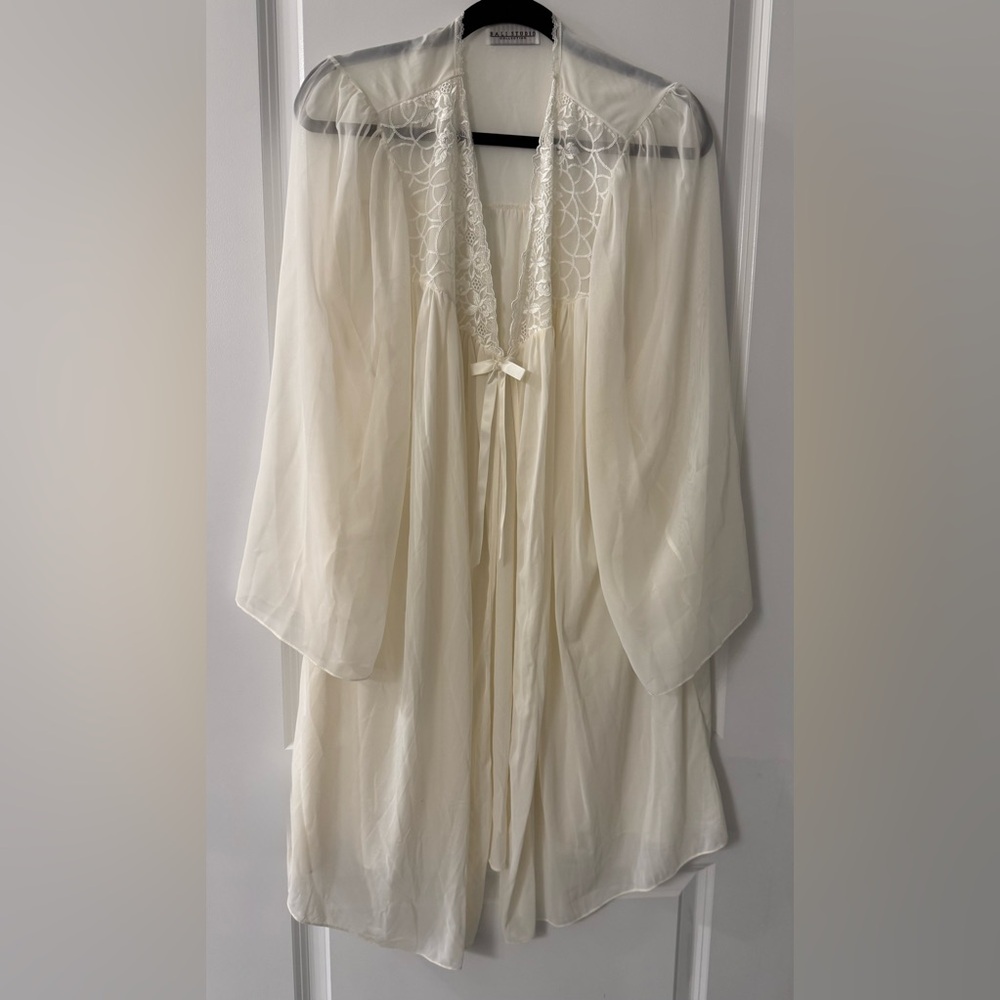 #x482 Bali Studio Collection Ivory Lingerie Robe Lace & Satin Bow Accent Sleeves